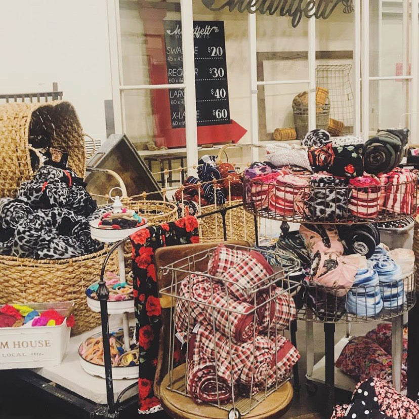 snuggling love – Heartfelt Blankets